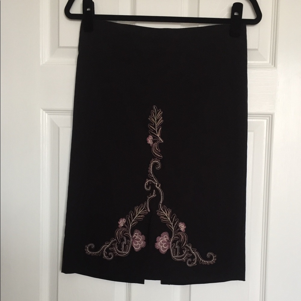 ARDEN B. Embroidered Pencil Skirt